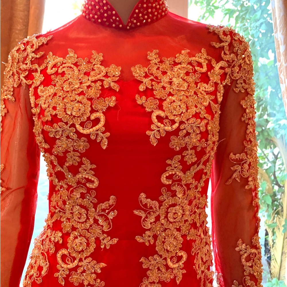 Red ao dai Vietnamese tradition wedding dress . - Picture 5 of 7